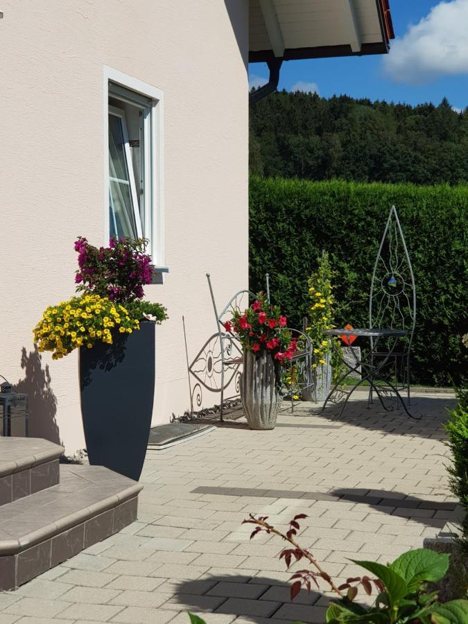Ferienwohnung Toni Mit Balkon Und Garten Pemfling Eksteriør billede